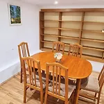 Luxury Five Bedroom Deluxe Duplex Apartment I City Centre Edinburgh I Fully Equipped I Fountainpark
