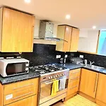 Luxury Five Bedroom Deluxe Duplex Apartment I City Centre Edinburgh I Fully Equipped I Fountainpark